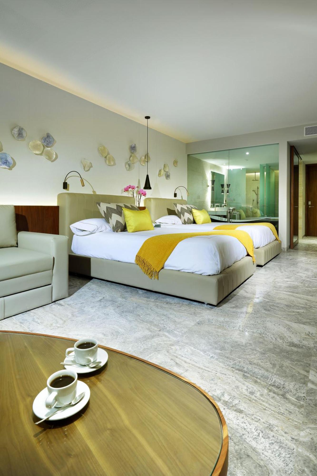 Junior Suite Poolside Ocean View